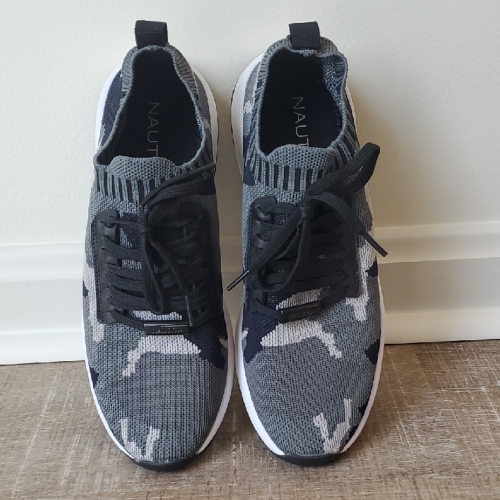 Nautica Women's Gray Camo Knit Slip On Sneakers Size 7